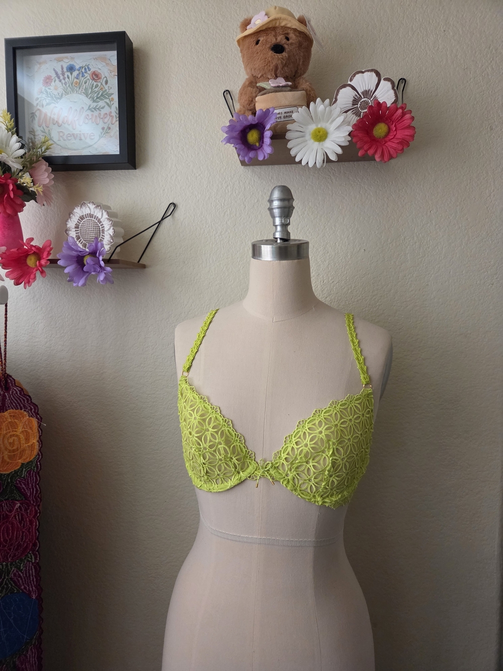 Lime Floral Lace Underwire Bra - Victorias Sectret